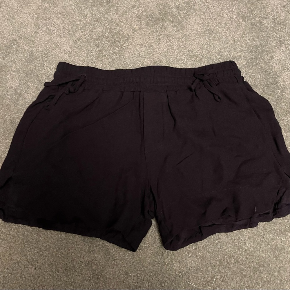 James Perse Women's Pull On Shorts Size 1 Small Viscose Black Lined EUC